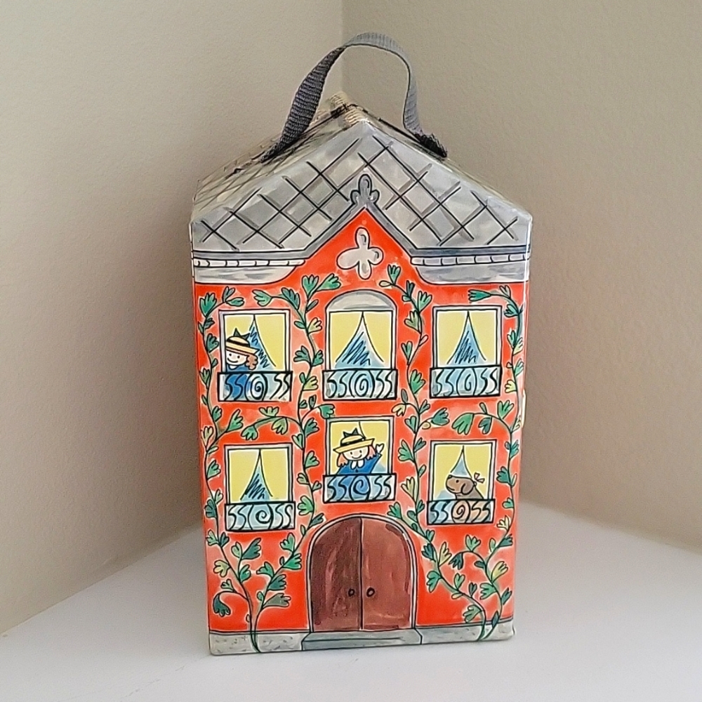 MADELINE'S HOME DOLLS, EDEN TOYS, PARISIAN DECOR, CLOTHS/ DOLL CARRYING TRUNK.